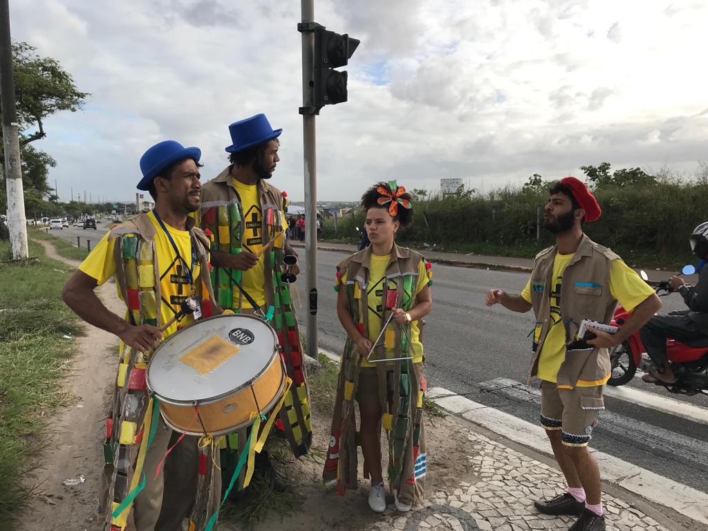Ação educativa na Tancredo Neves conscientiza população sobre segurança do pedestre - SMTT Aracaju